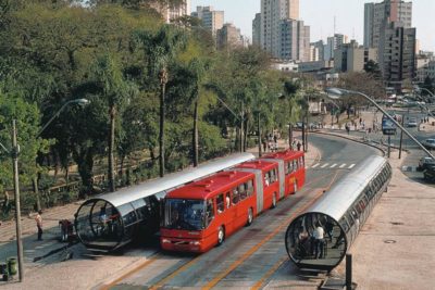 Curitiba : une ville pour les gens, pas pour les voitures