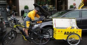 Les réparateurs de voiture… à vélo