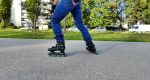 Victoire du vélo et du roller sur la voiture!